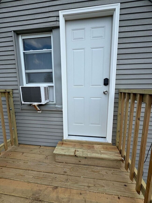 Building Photo - 3446 N Ozark Ave