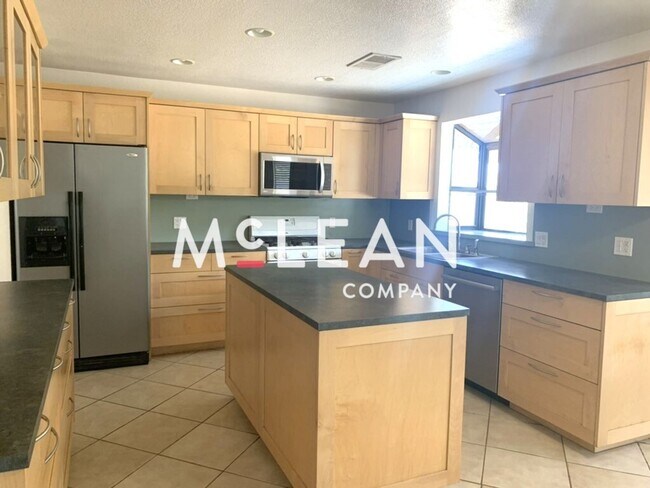 Building Photo - 3055 E San Juan Rd