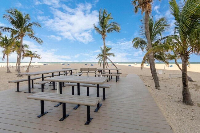 Building Photo - 2100 S Ocean Ln