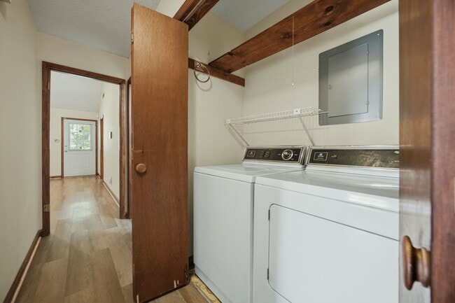 Building Photo - 1701 Rose Garden Ln