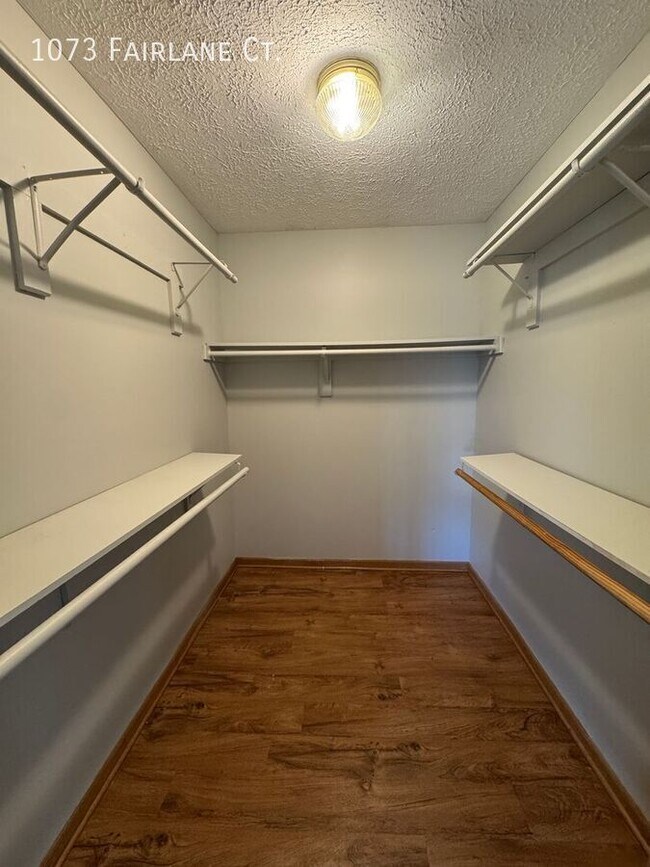 Building Photo - 1073 Fairlane Ct