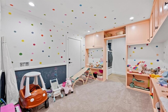 Building Photo - 8307 Spring Valley Dr
