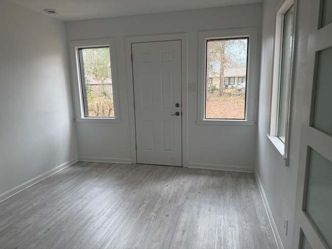 Building Photo - 128 Country Club Cir