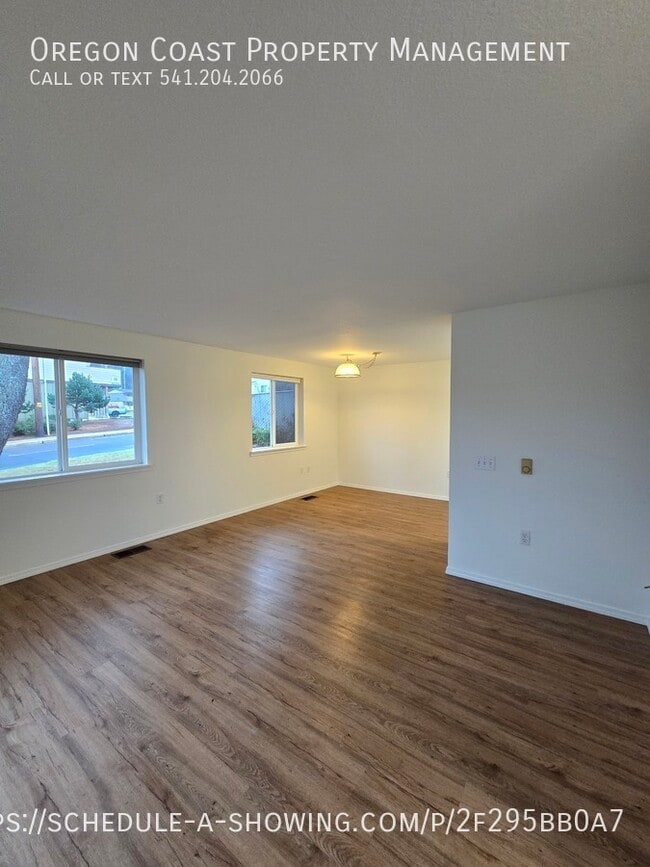 Building Photo - 1135 SE Oar Ave