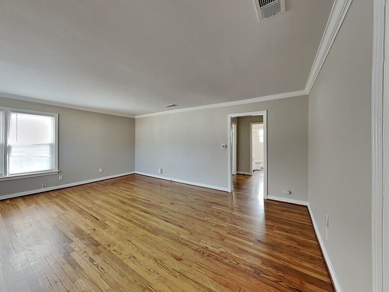 Building Photo - 4919 Birchman Ave