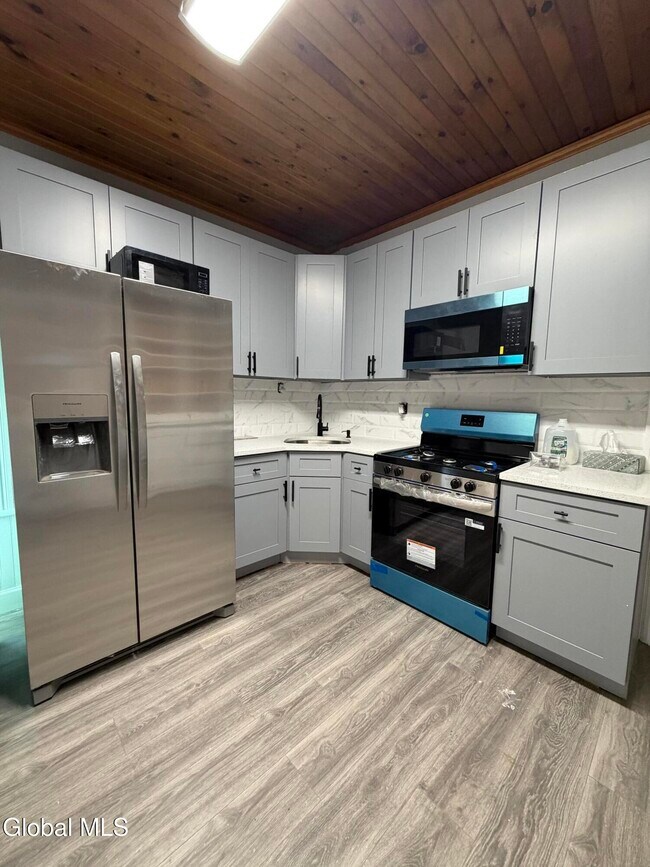 Building Photo - 737 Mason St