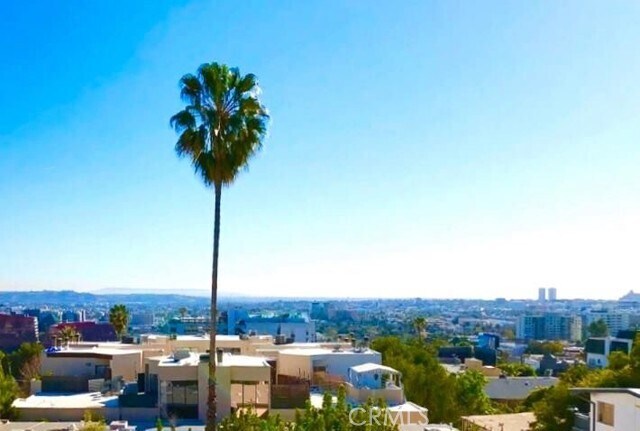 Building Photo - 1223 Larrabee St