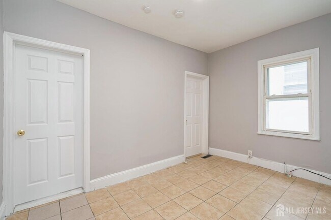 Building Photo - 309 Hall Ave