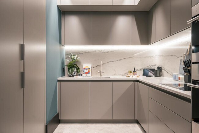 Building Photo - 3038 Royal St