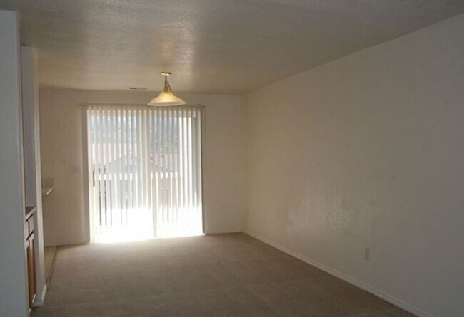 Building Photo - 801 Blueberry Ln