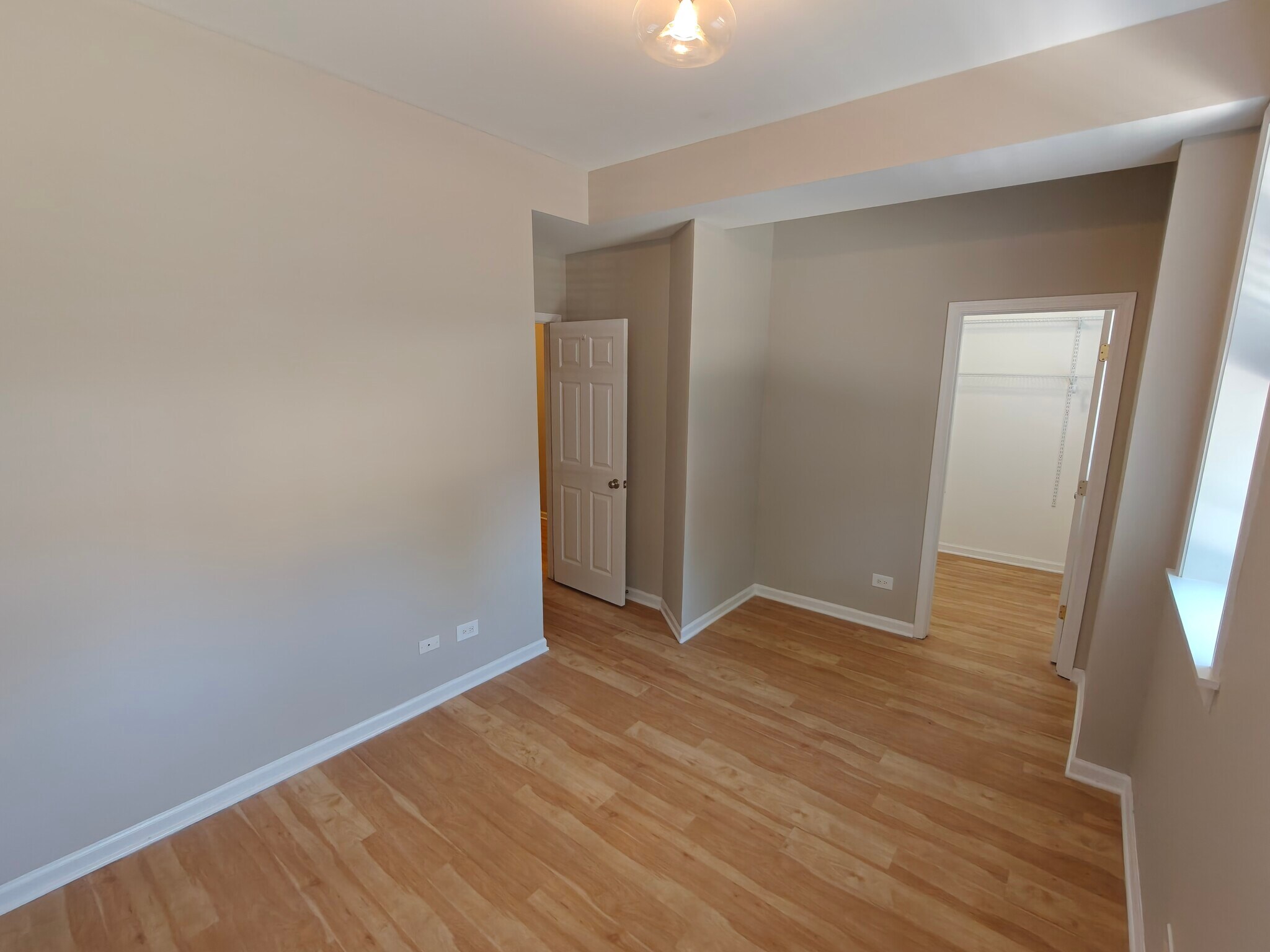 Building Photo - 4946 N Ridgeway Ave