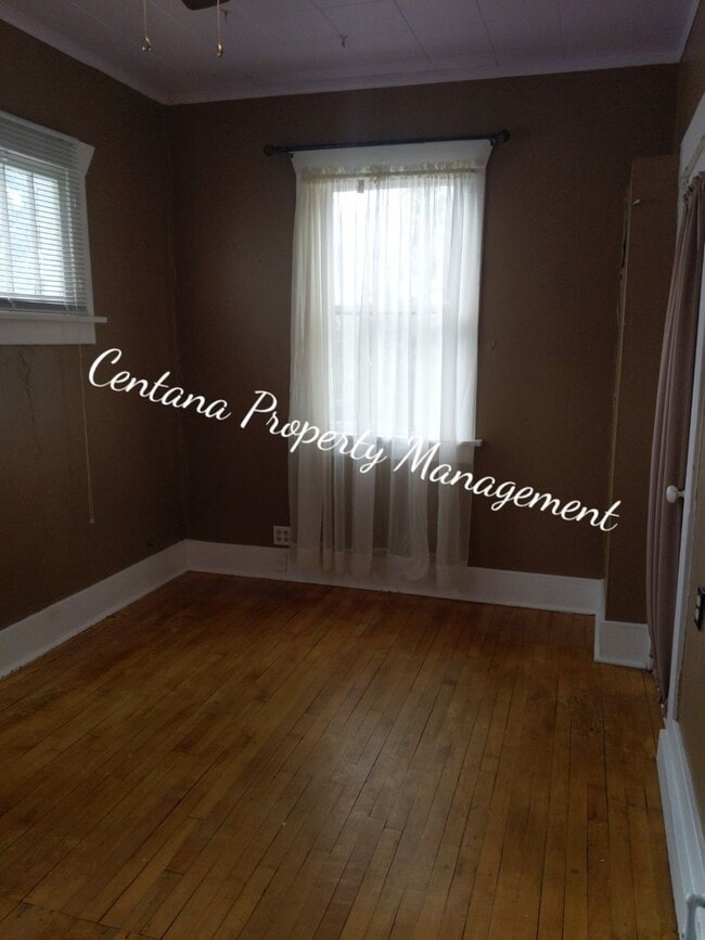 Building Photo - 2 Bedroom 1 Bath walking distance to Montana Tech