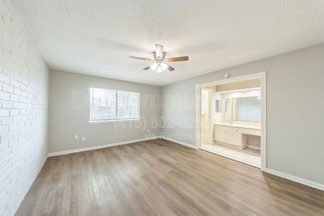 Building Photo - 809 Willow Creek Dr