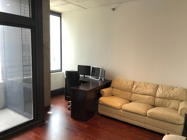 Building Photo - 235 W Van Buren St