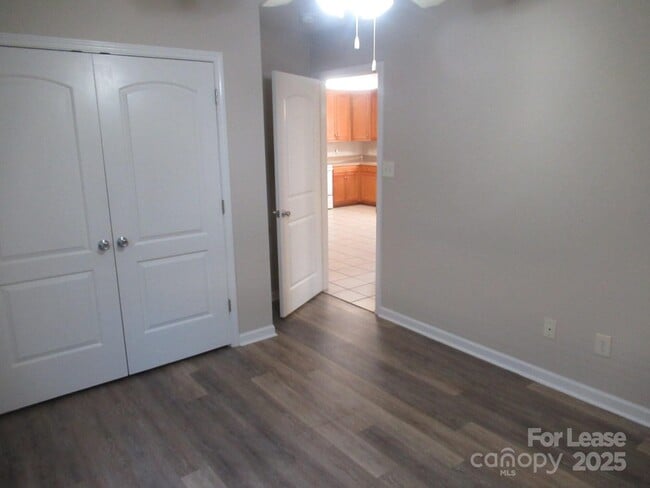 Building Photo - 406 S Flint St