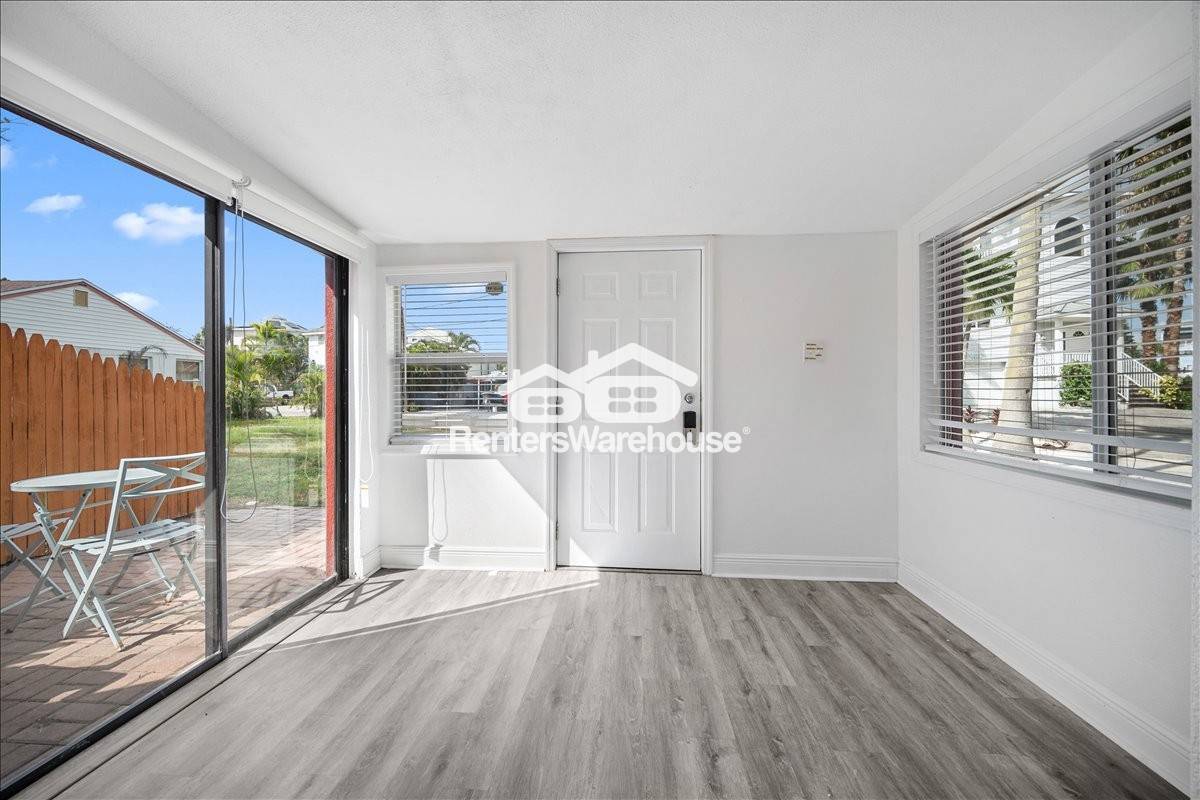 Building Photo - 13100 Boca Ciega Ave