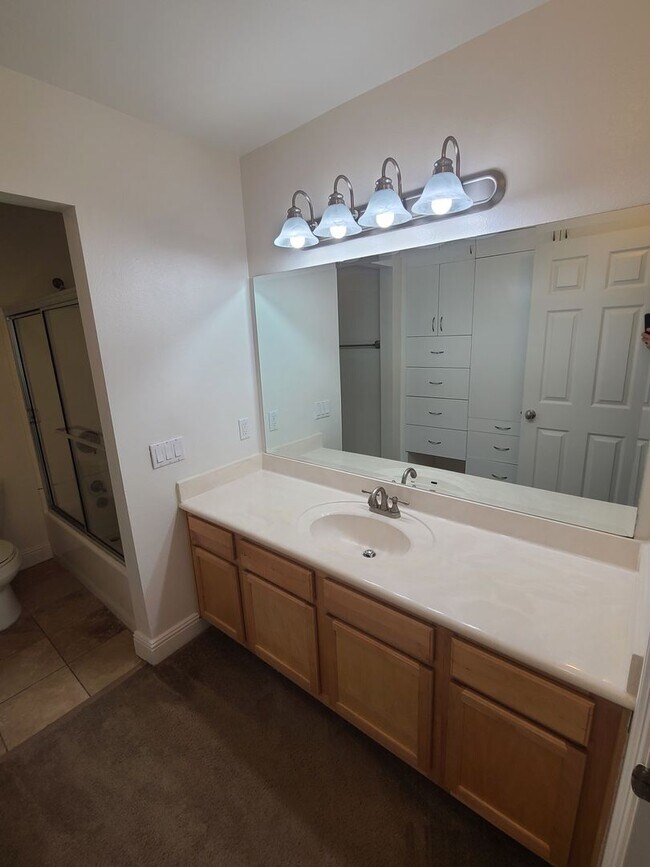 Building Photo - Spacious 2Bd Condo in Mira Mesa with Private Balcony & In-Unit Laundry!