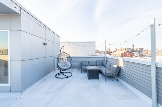 Building Photo - 1003 N Bodine St