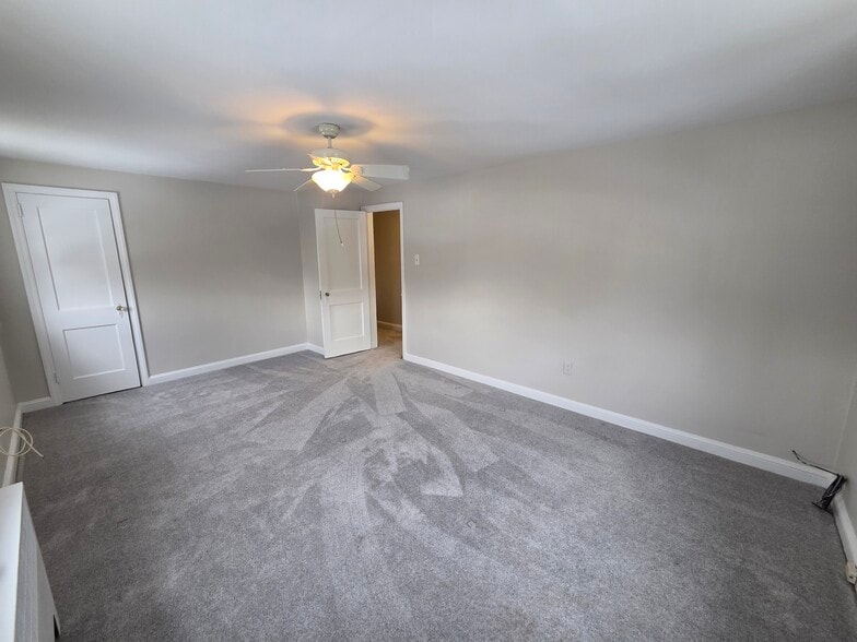 Building Photo - 204 Greenbriar Ln