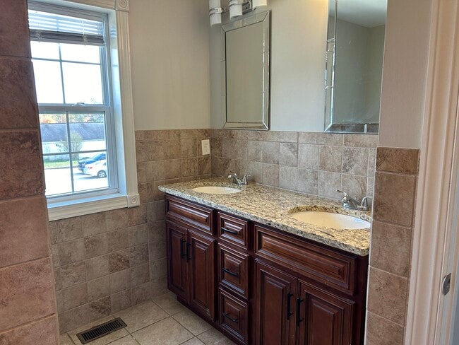 Building Photo - 213 Hurley Ln