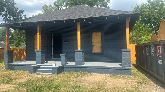 Building Photo - 1490 Hugenot St