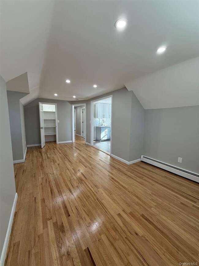 Building Photo - 44 Pine St