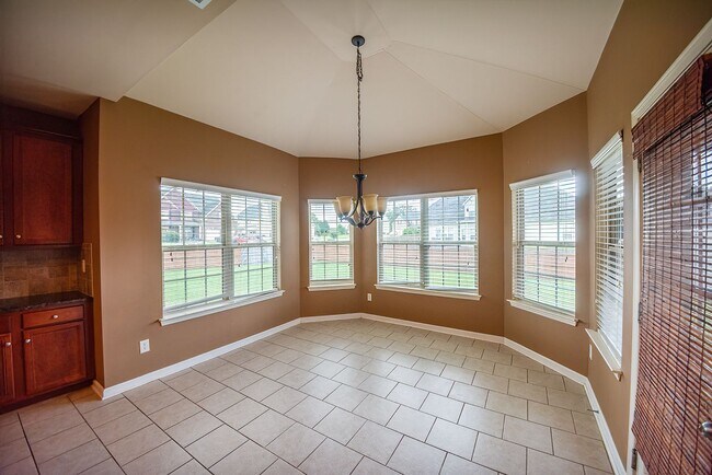 Building Photo - Beautiful home available today!