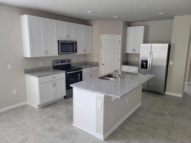 Building Photo - Almost New Auburndale Home For Rent