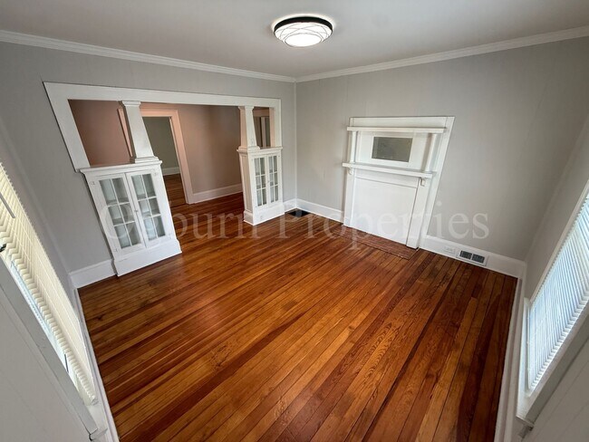 Building Photo - 1100 Franklin St SW