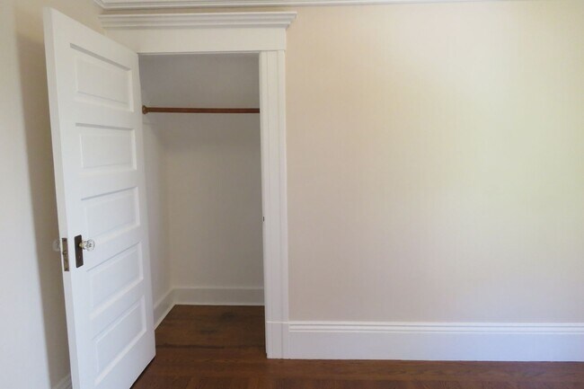 Building Photo - Noe Valley House - 3 beds-1.5 baths - VIEW - garage