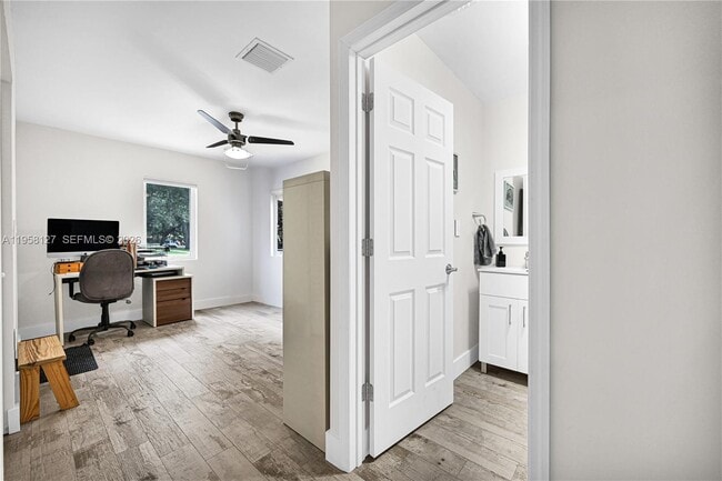 Building Photo - 295 De Leon Dr