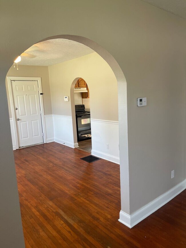 Building Photo - Cape Cod House