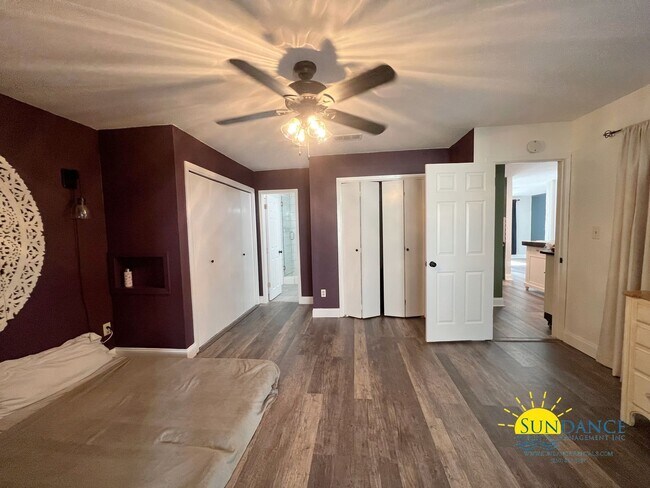 Building Photo - 2 Bedroom home with custom upgrades in the...