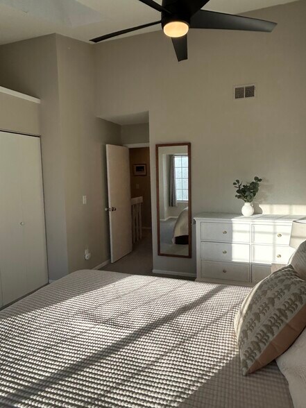 Building Photo - 1818 S Quebec Way