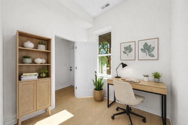 Building Photo - 3037 W Lexington St