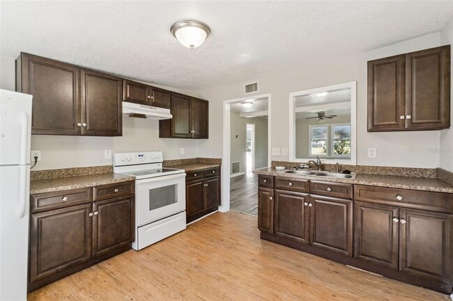 Building Photo - 40542 W 3rd Ave