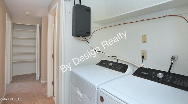 Building Photo - 7230 N Ulene Pl