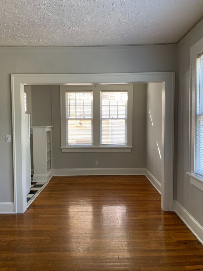 Interior Photo - 430 Ponce
