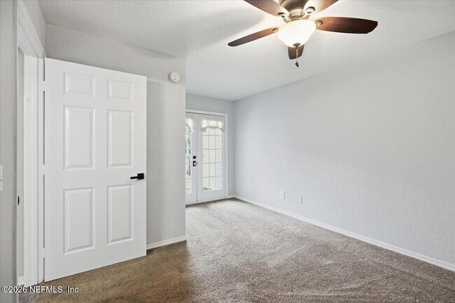 Building Photo - 13700 Richmond Park Dr N
