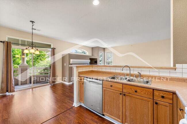 Building Photo - Charming condo with Central AC and 1 Car G...