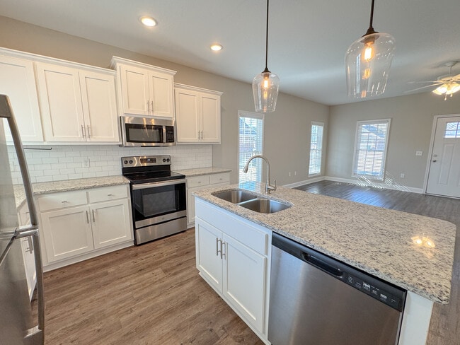 Building Photo - 35 Grove Cir