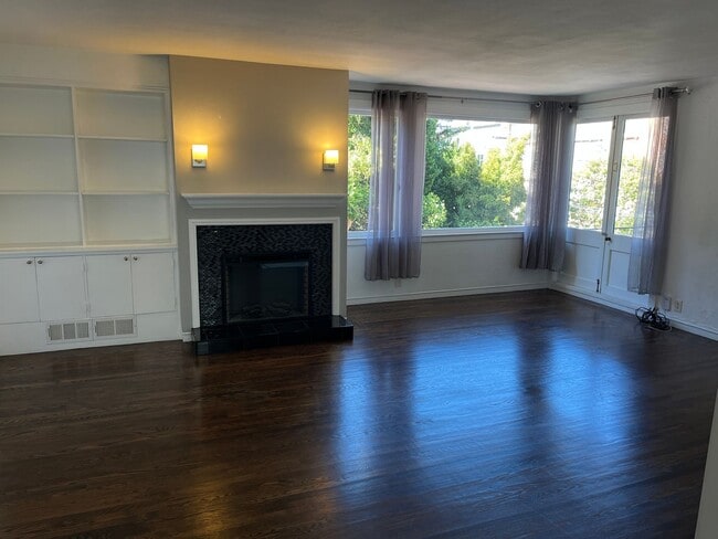 Building Photo - Rare opportunity to live on San Francisco'...