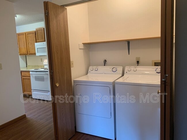 Building Photo - 1401 12th St E