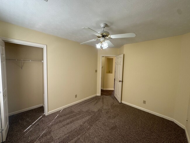 Building Photo - End of Cul-de-sac home