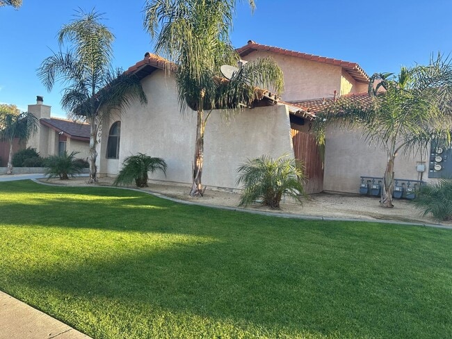 Building Photo - 2+1.5 REMODELED BRAND NEW APPLIANCES INCLUDED