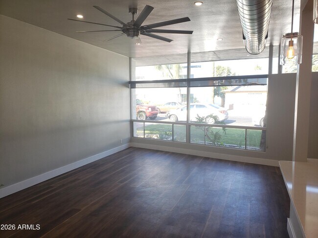 Building Photo - 301 W Medlock Dr