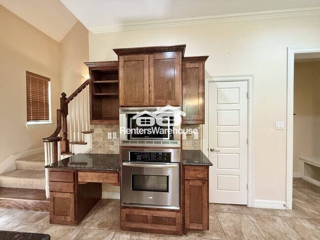 Building Photo - Beautiful 4 Bedroom Home just South of TCU!!!