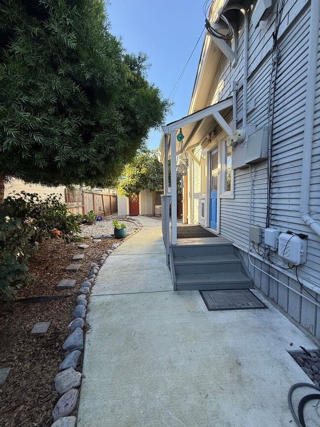 Building Photo - 323 Mountian View Ave