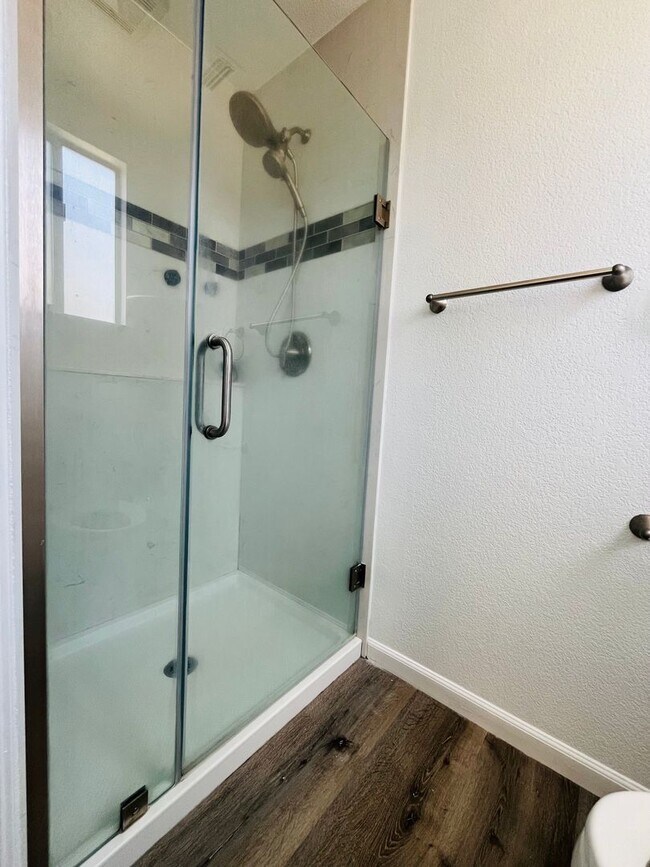 Building Photo - $2450 - 3 Bed/2 Bath Home in a Beautiful Neighborhood