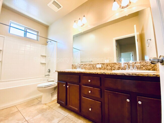 Building Photo - 6162 E Farrin Ave